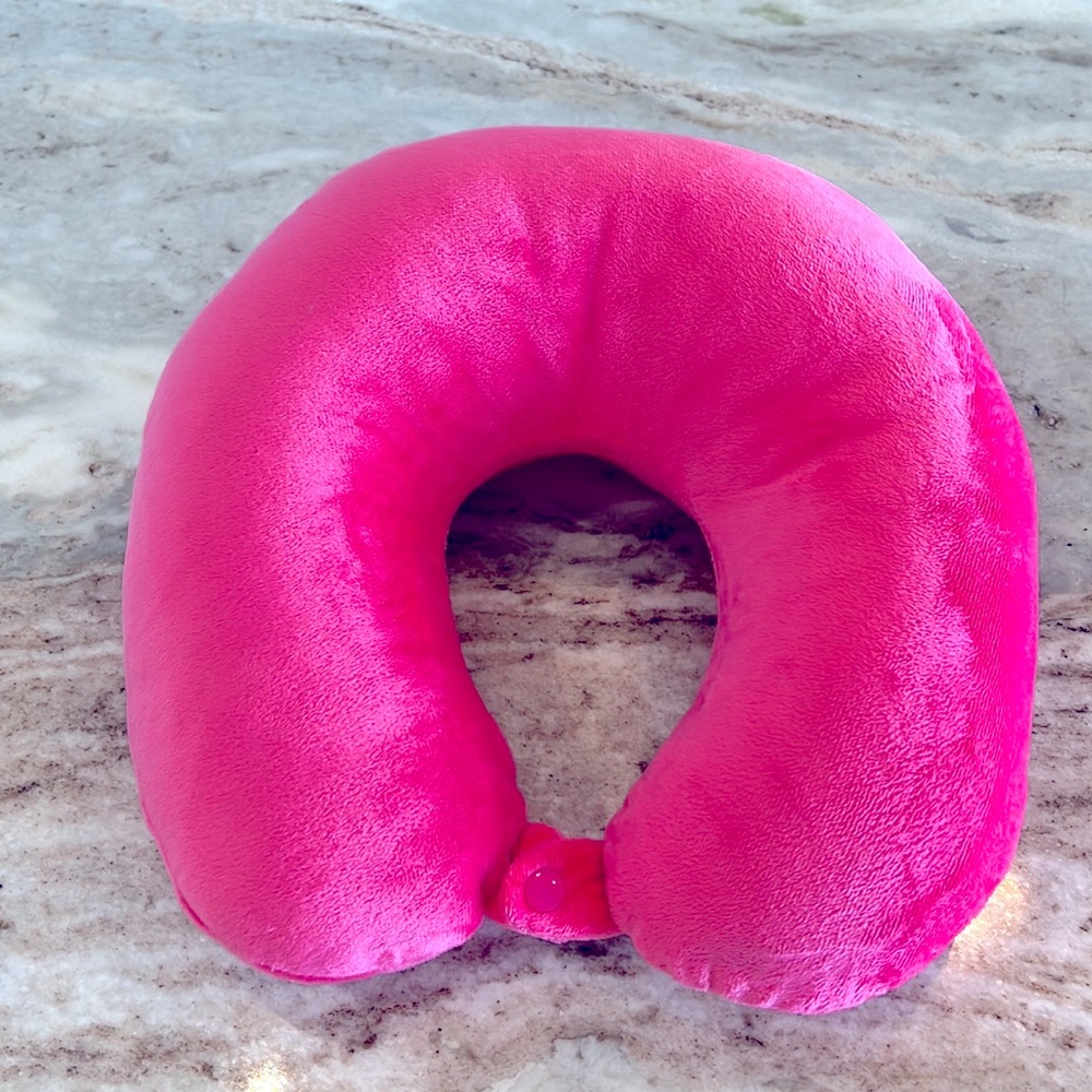 Travel pillows color Barbie pink and navy blue vacation